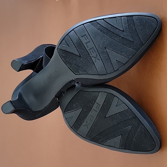 Woman's Life Stride Black Heels - Picture 8 of 10